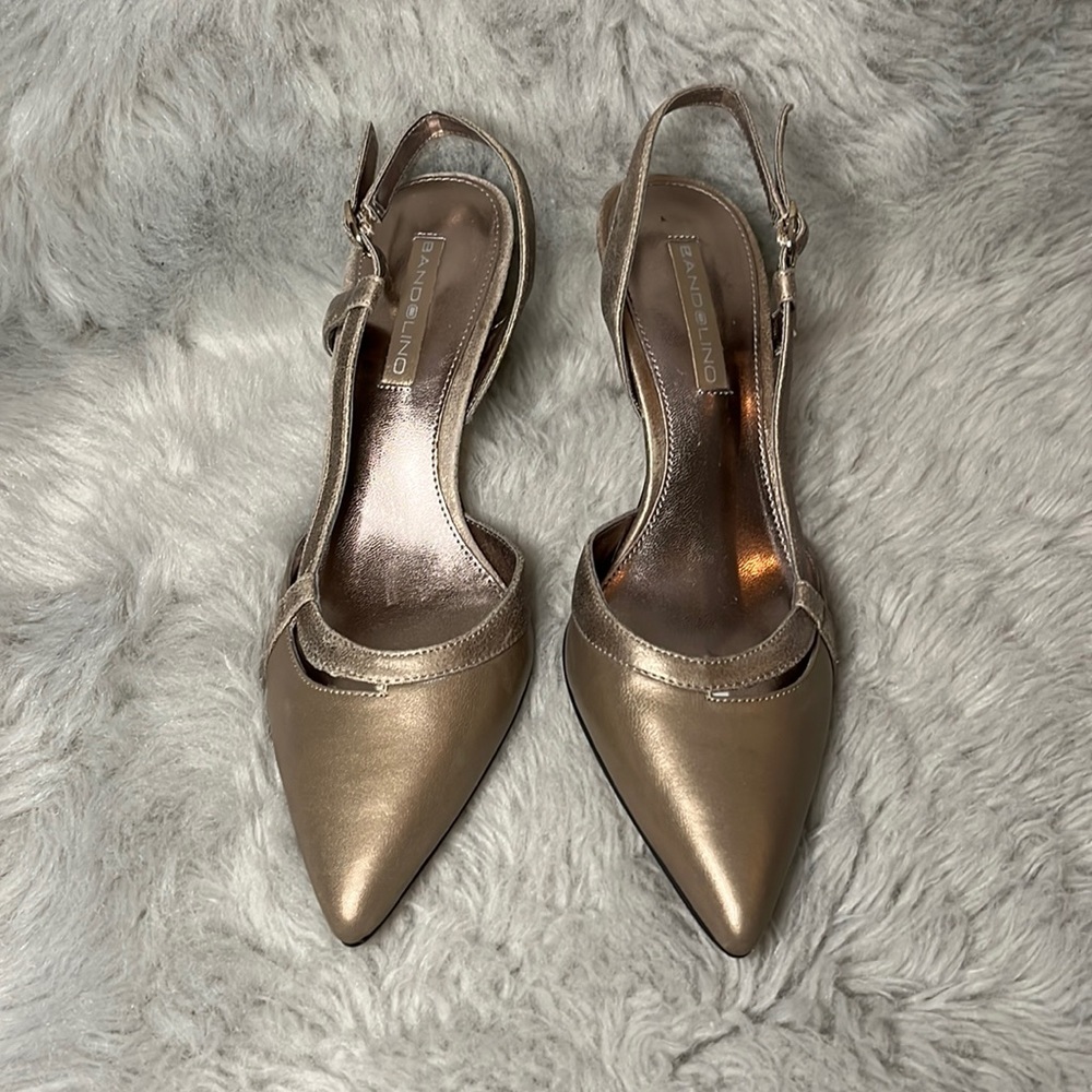 BANDOLINO Pointed Slingback Heels